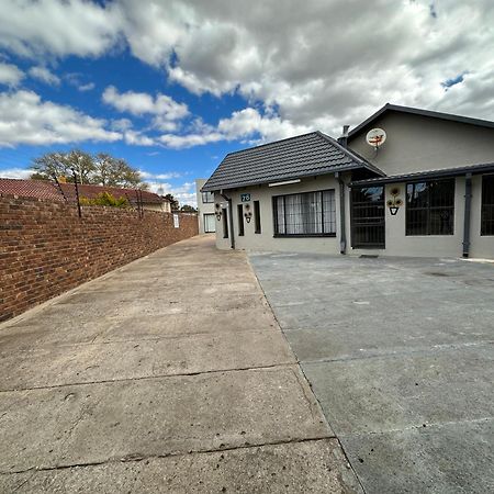Favour Guest House Polokwane Exterior foto